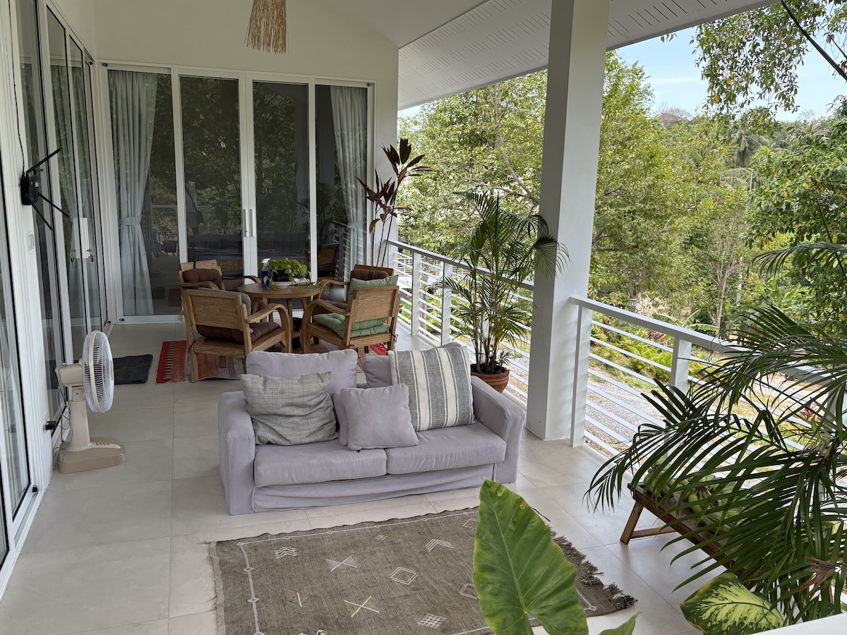 Villa 1 photograph 2