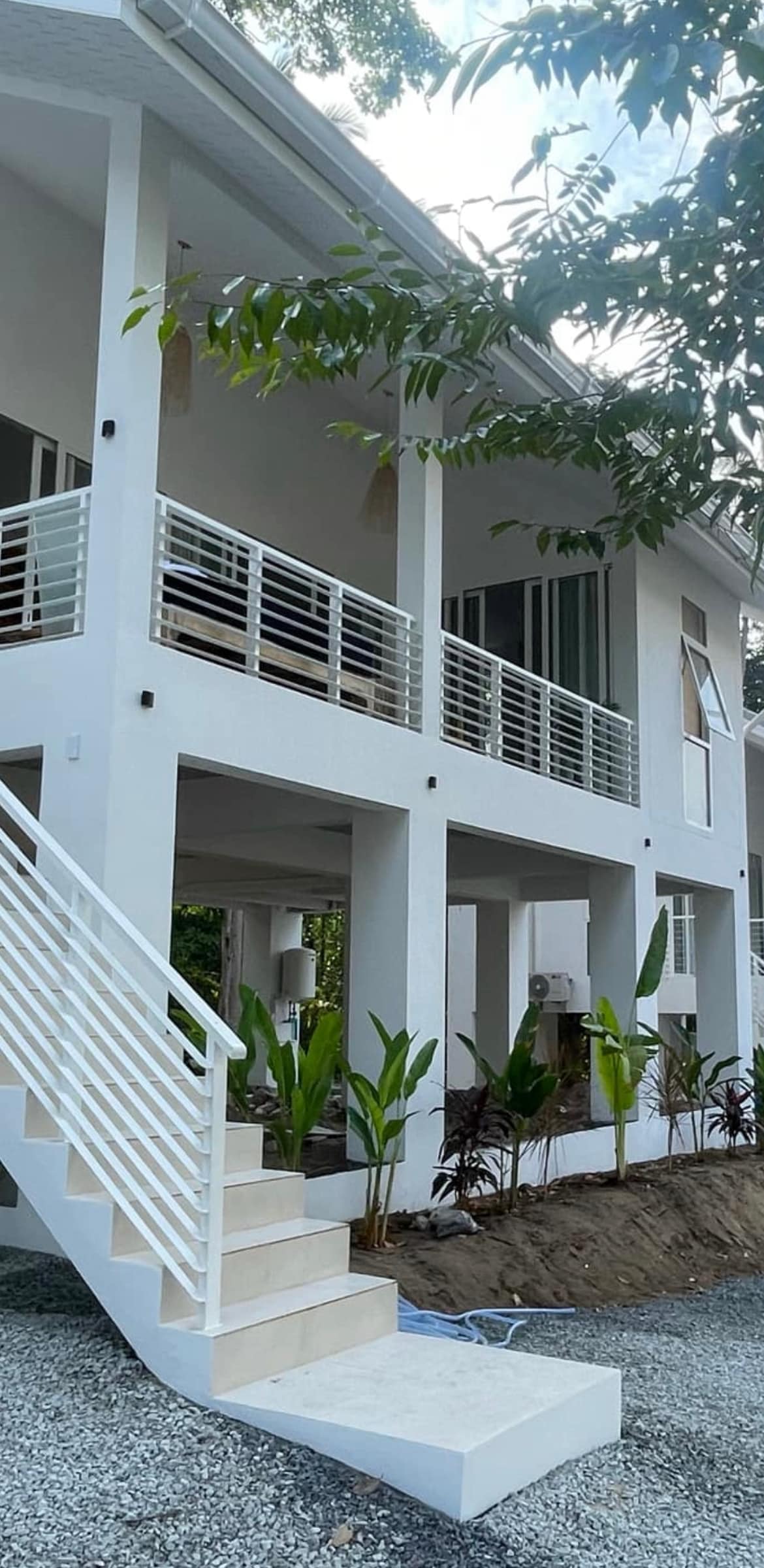 Villa 3 photograph 2